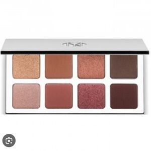 Il Makiage new in box “Color Boss Master” palette